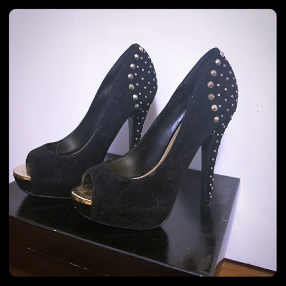 Shoes - Picture 1 of 2